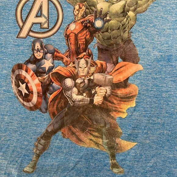 👕Size 6 marvel avengers shirt. - Picture 3 of 4